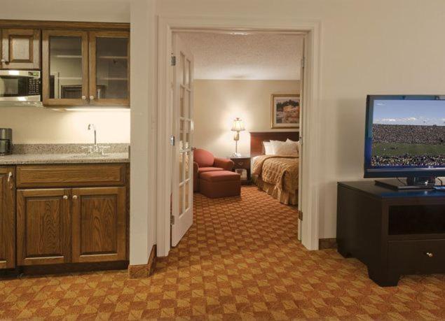 Ann Arbor Regent Hotel And Suites Екстериор снимка